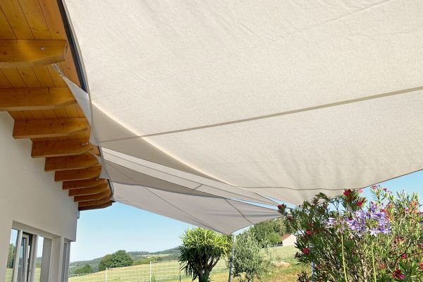 sonnensegel-von-unten-aussicht-img-3161-s-rgb6547e920-580e-dca9-8aed-136b47d692e7419A6434-E3A6-3650-8127-F64BDA20395B.jpg